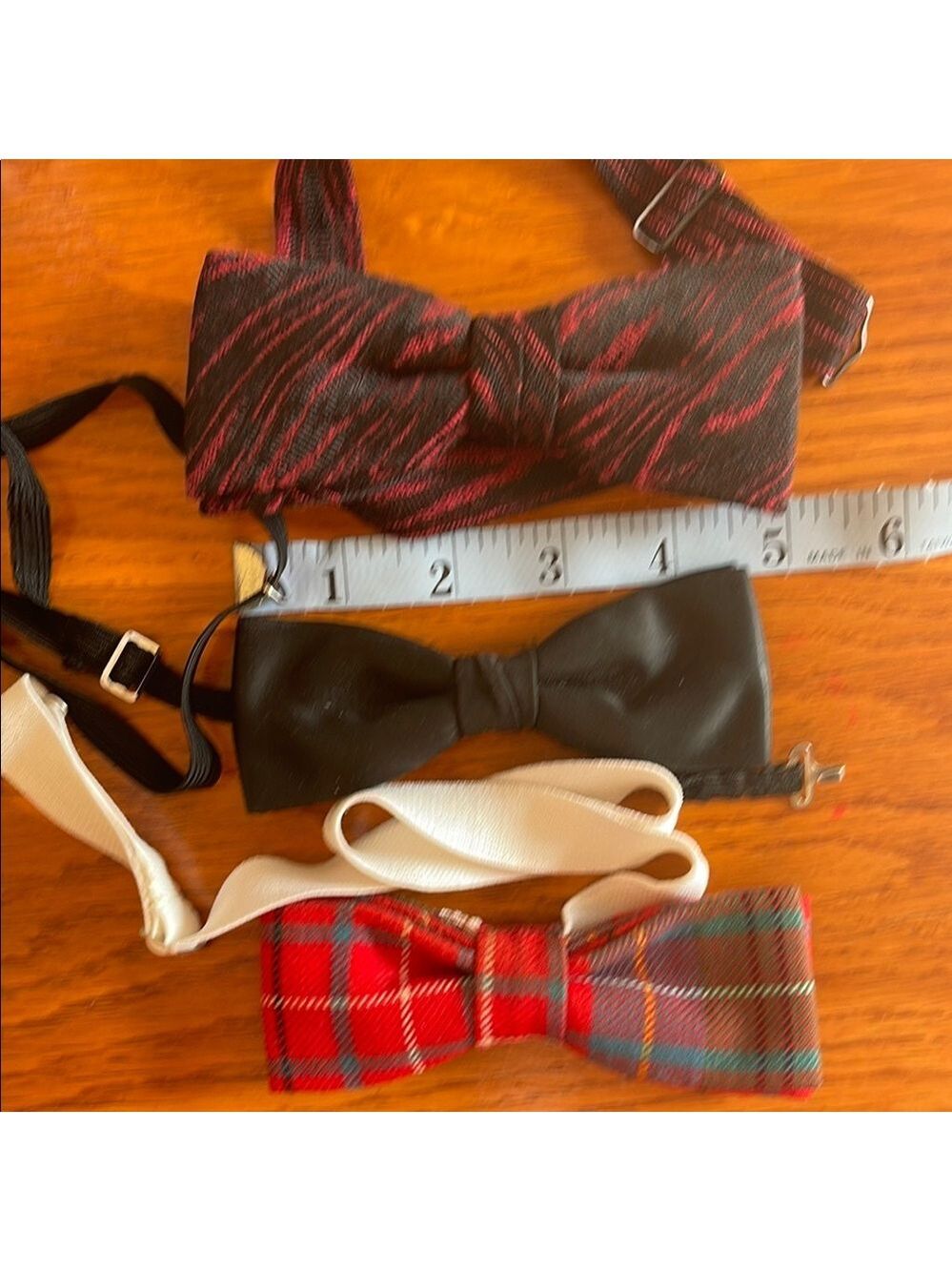 BOW TIES (3) maroon/black, red tartan, black satin
(3/$25)